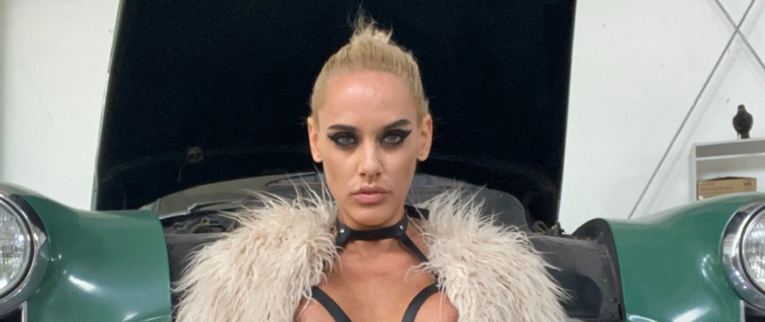 Mrs Ungeniert's Empire background image